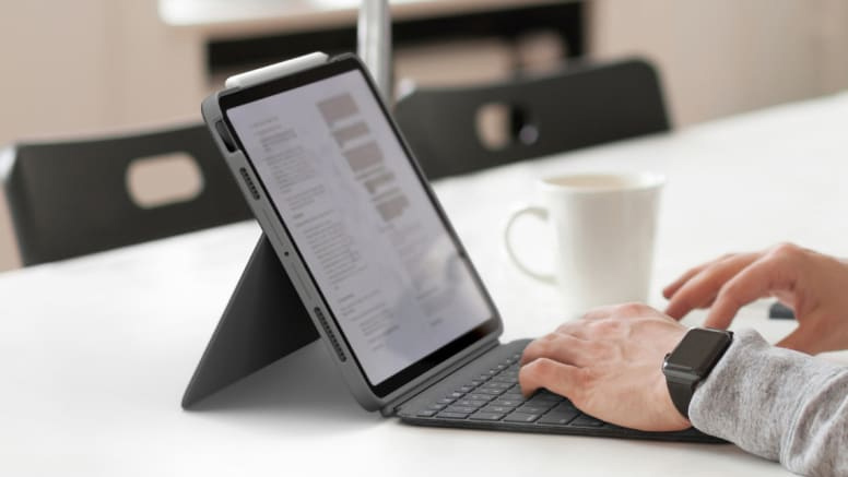 Bàn phím Logitech Combo Touch for iPad Air