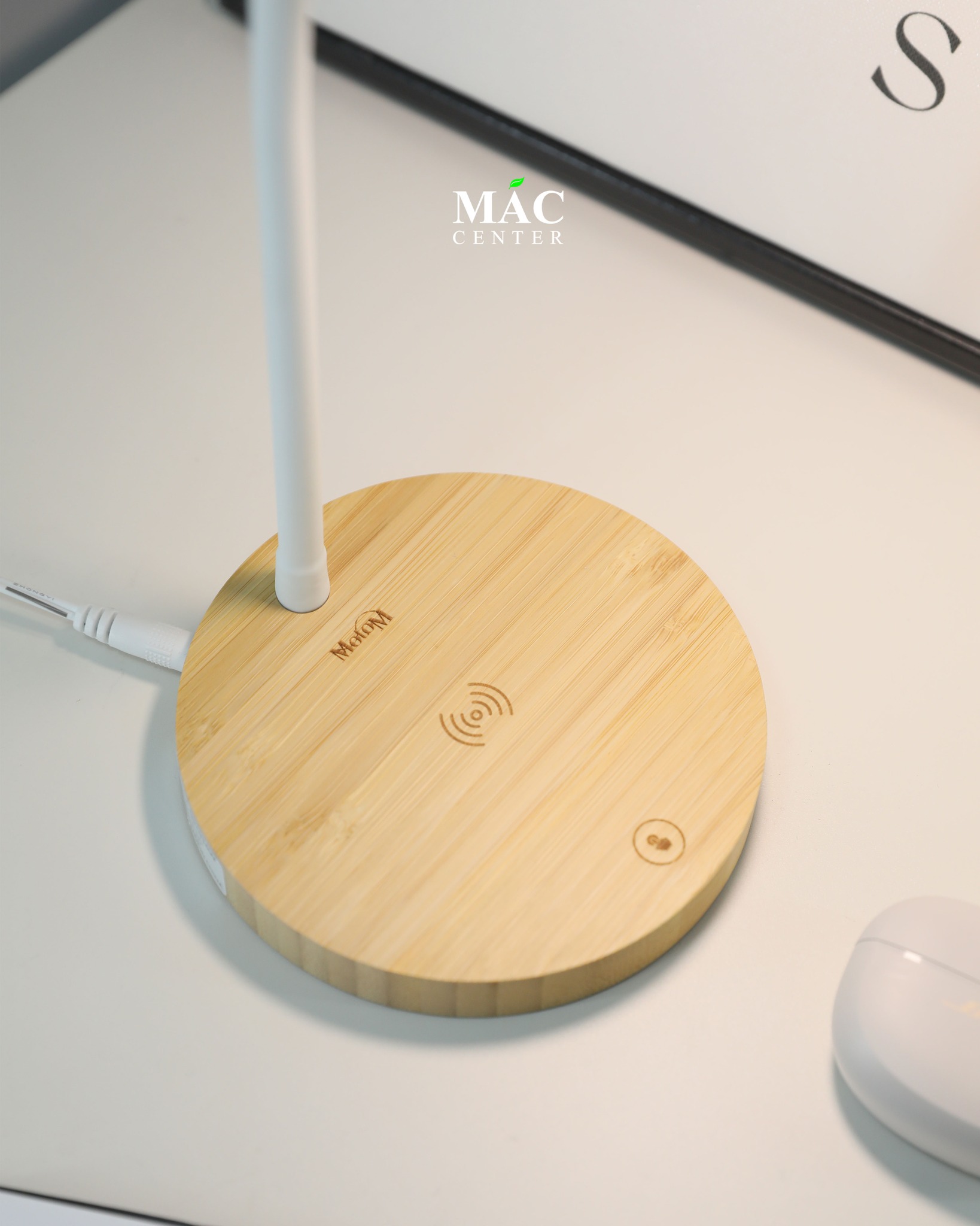 Đèn bàn Motom GST016W Đèn bàn Motom GST016W