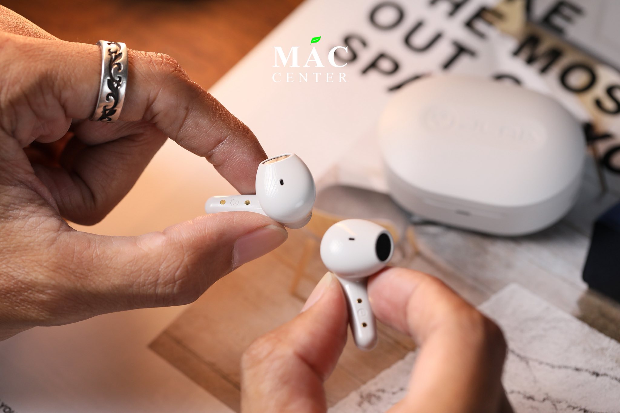 Tai nghe JLab J1 Open Pods White