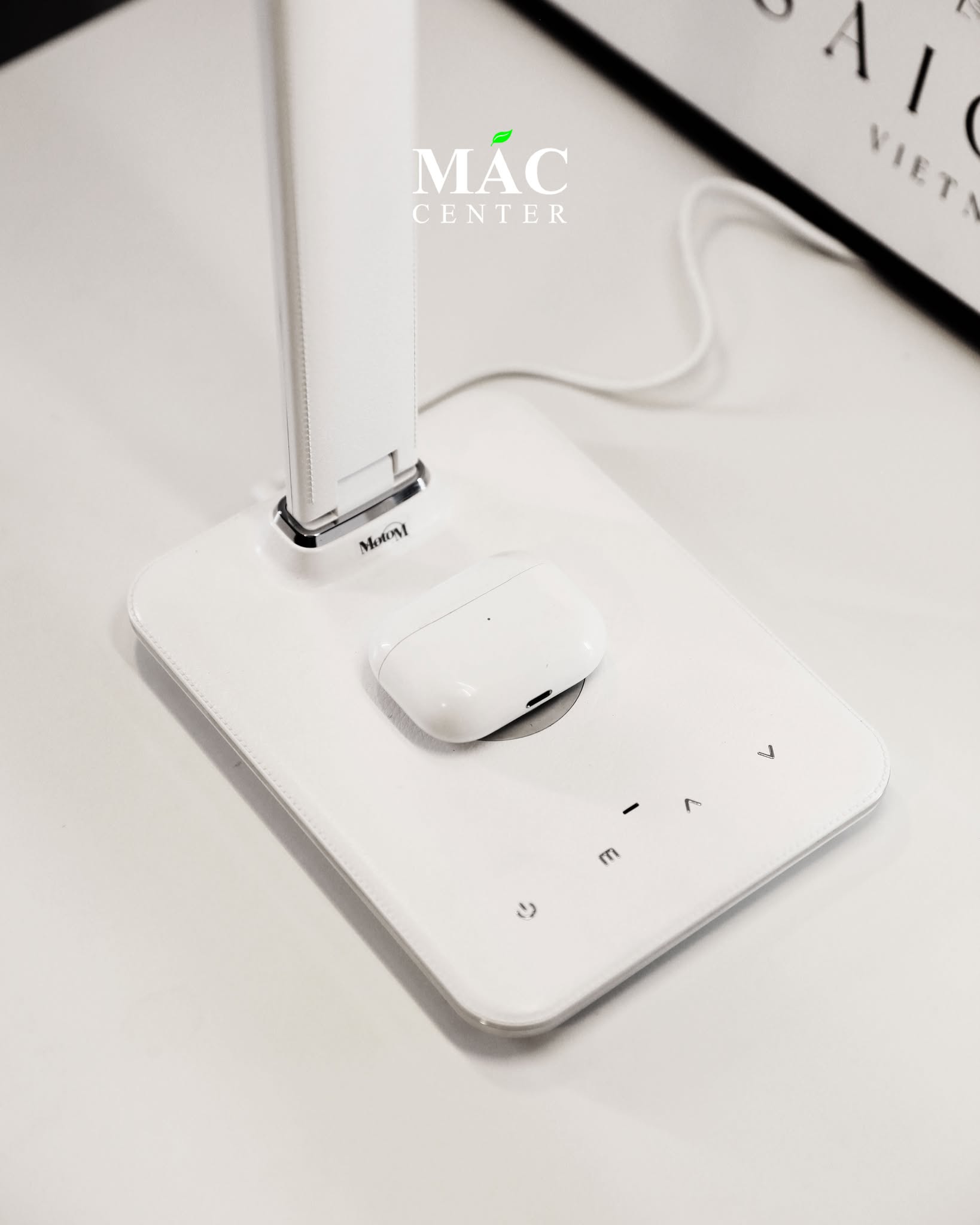 Đèn bàn Motom GST006 Đèn bàn Motom GST006