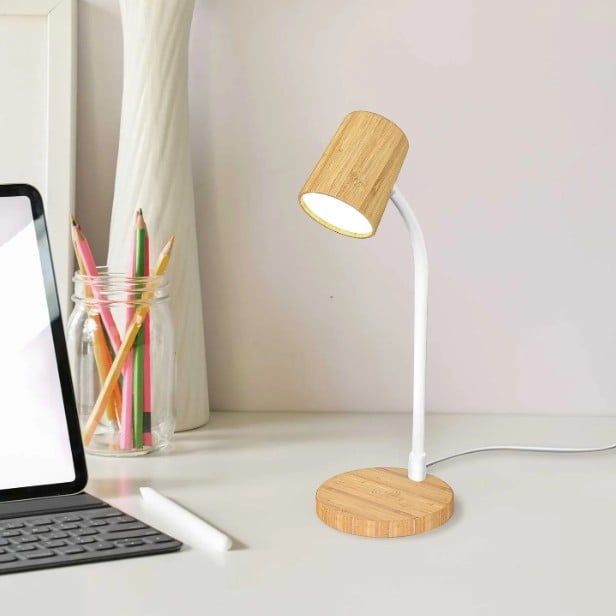 Đèn bàn Motom GST016W